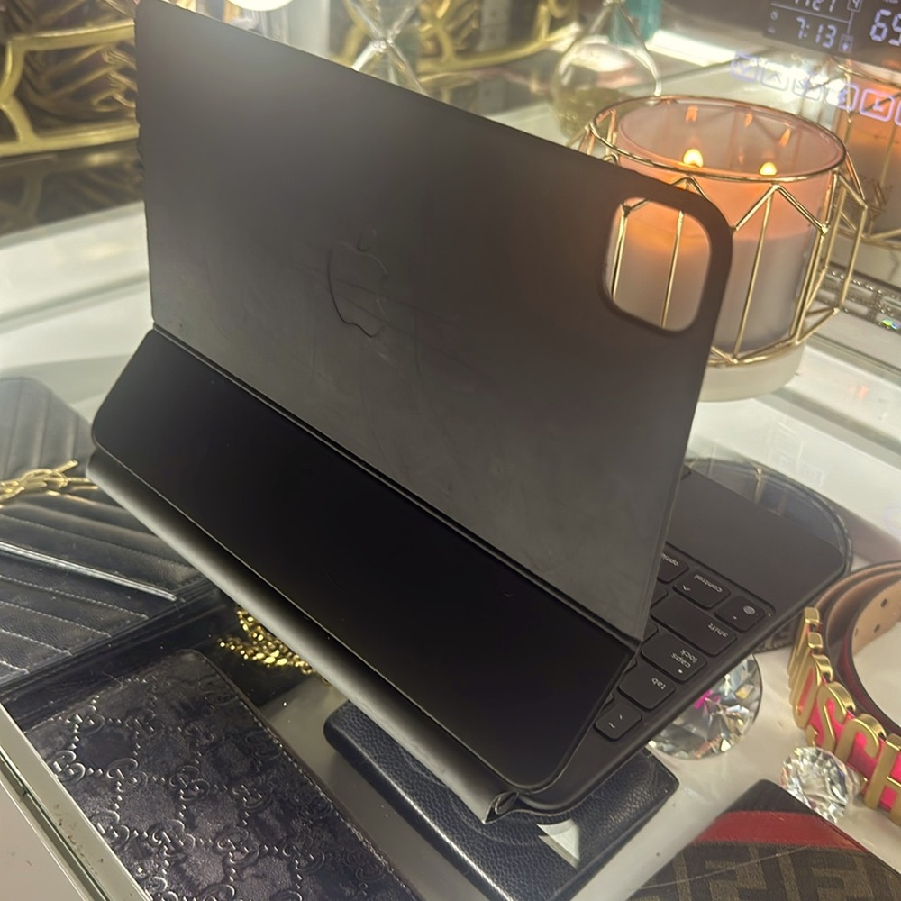 Apple iPad case, missing key button #2